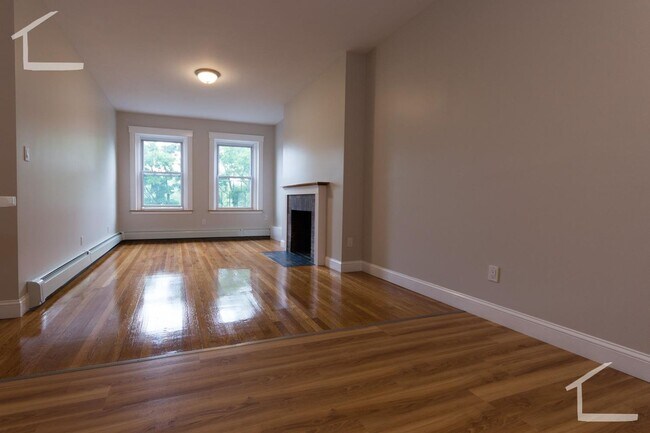 Building Photo - Avl Now No Fee! Renovated 2BR in Washington Sq w/balcony, new kitchen!