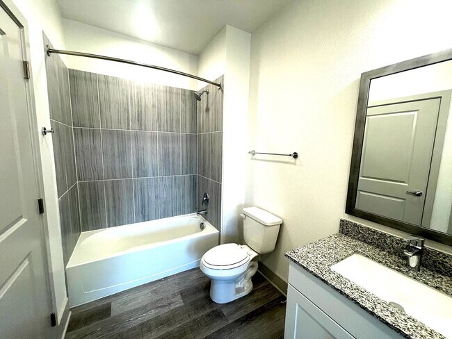 Foto del edificio - 8101 Blue Goose Rd