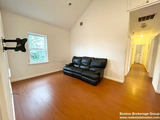 Foto del edificio - HOT MISSION HILL LISTING!!!!