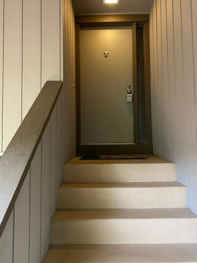 Building Photo - 1290 Oak Hill Rd