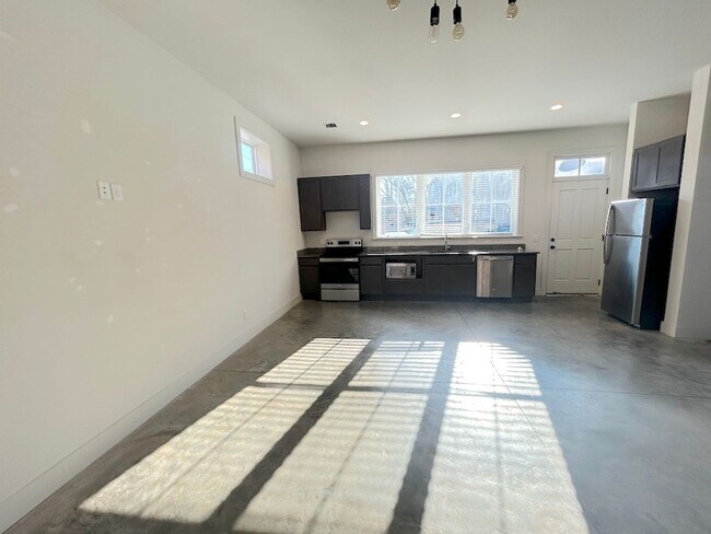 Foto del edificio - 2 BEDROOM | 2.5 BATH | BALCONY