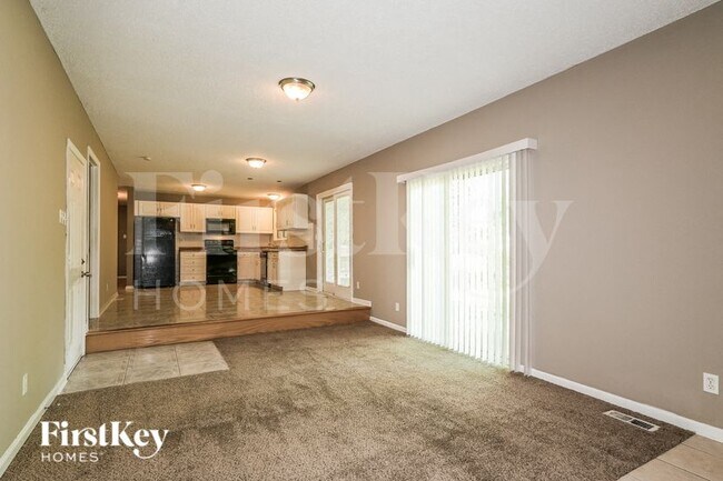 Foto del edificio - 125 Lake Point Dr