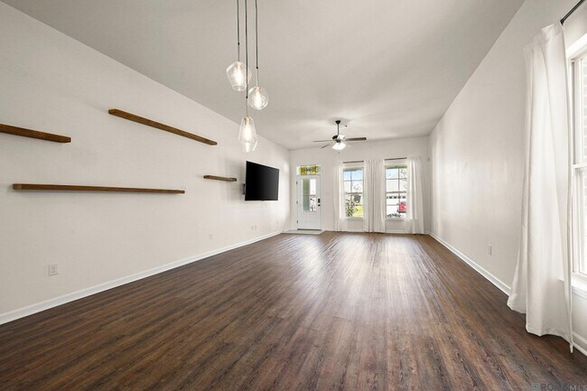 Foto del edificio - 38420 Brown Rd
