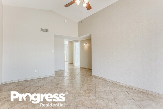 Building Photo - 6883 E Kings Ave