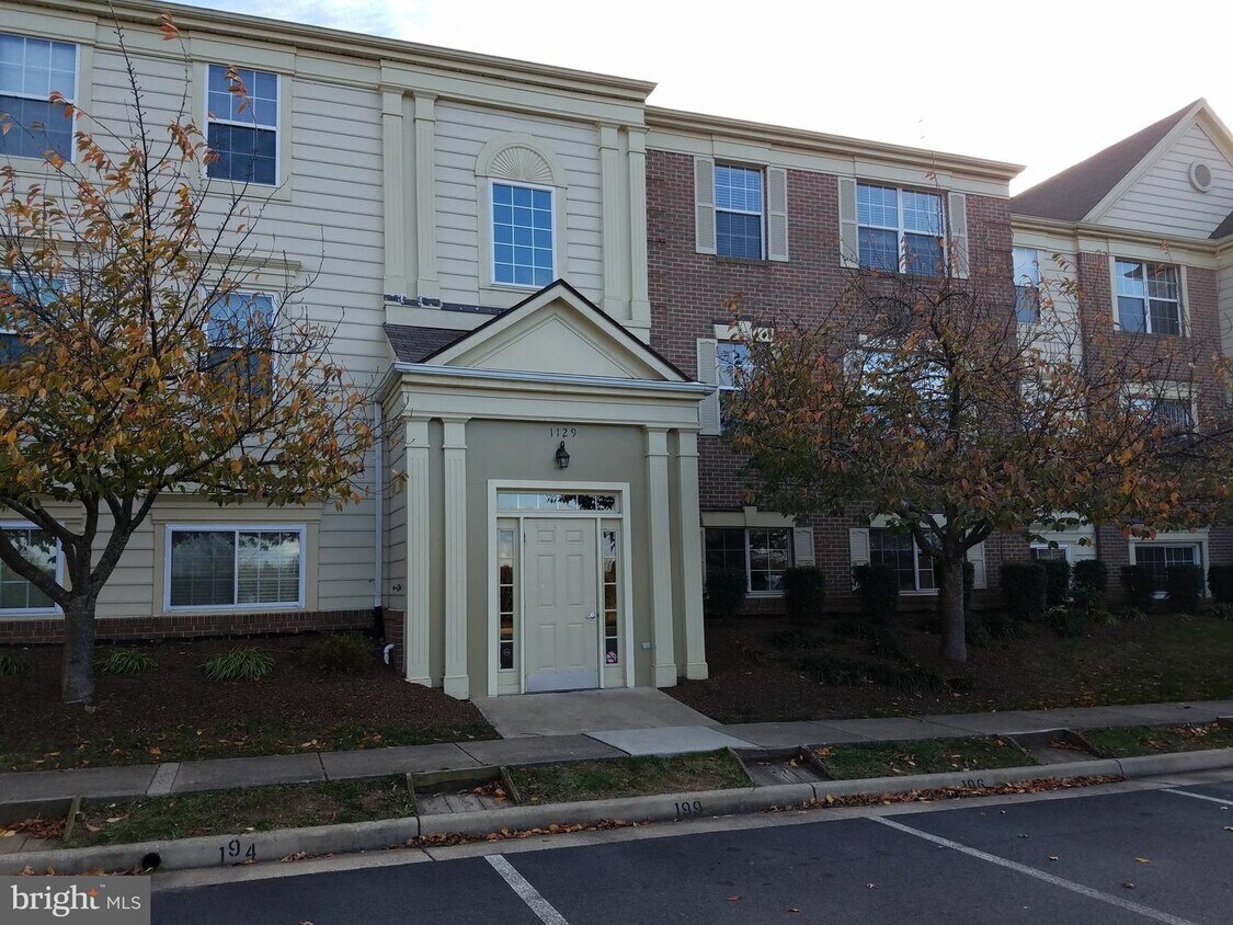 1129 Huntmaster Terrace NE Unit 302, Leesburg, VA 20176 Apartment for