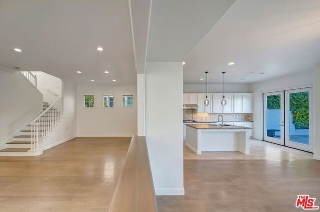 Foto del edificio - 24819 Cll Cedro