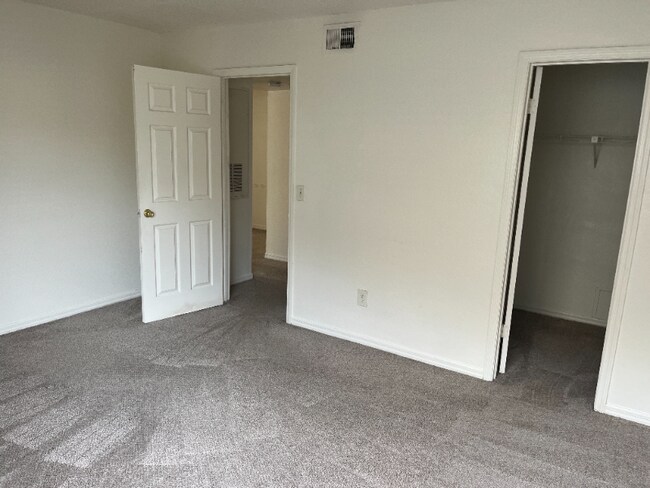 Foto del edificio - 3014 Antique Oaks Cir