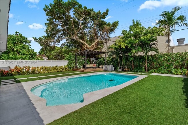 Foto del edificio - 3855 SW 1st St