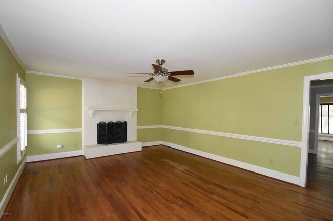 Building Photo - 307 Baytree Dr