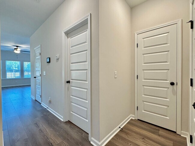 Foto del edificio - $500 RENT CREDIT | MOVE IN READY! (Pet Friendly)