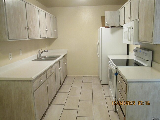 Building Photo - 2150 S Avenue A