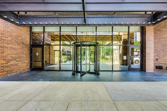 Foto del edificio - 1030 N State St