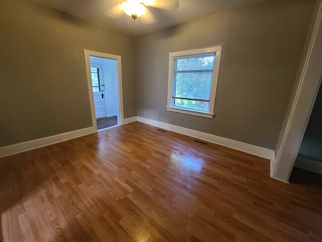 Foto del edificio - 637 W Laurel St