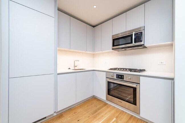 Building Photo - 123-125 Highland Ave. Unit 21D