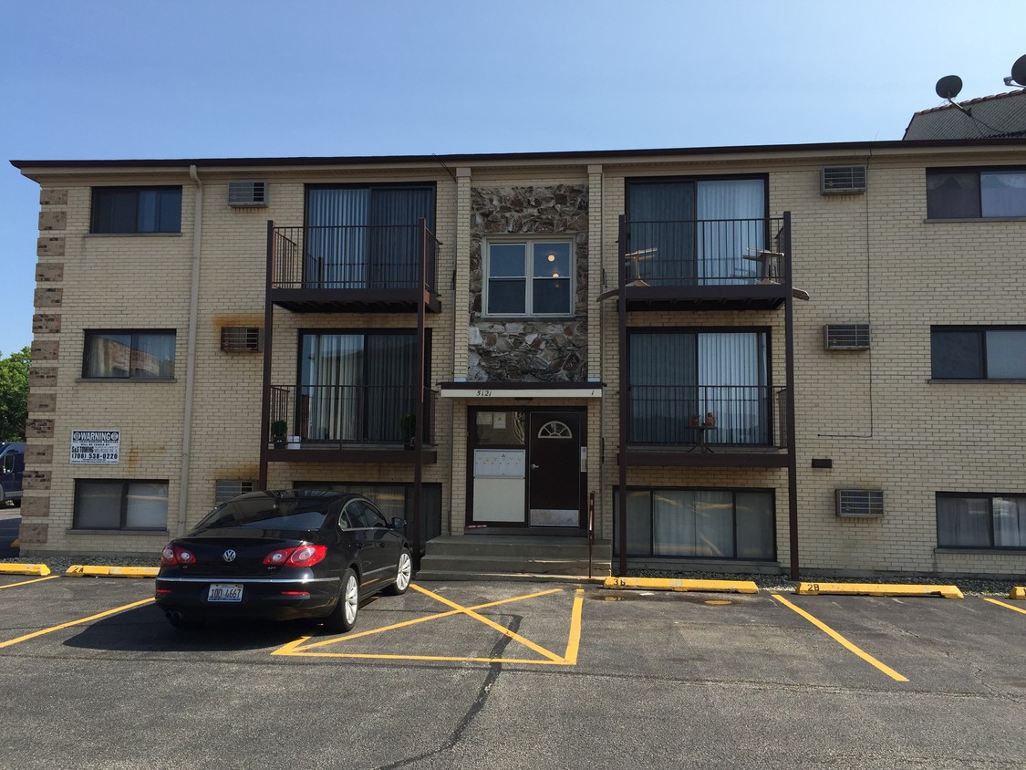 Primary Photo - 5121 N East River Rd