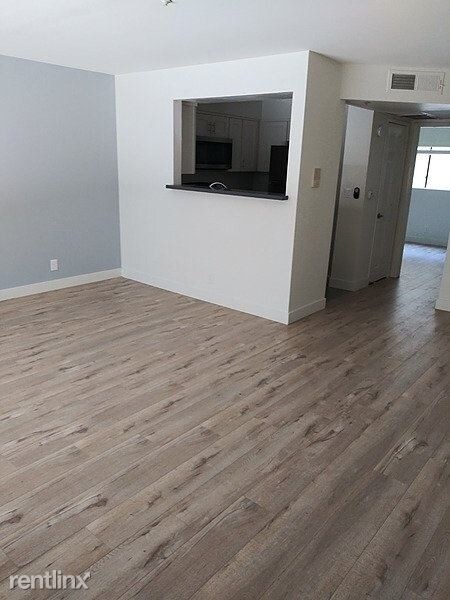 Foto del edificio - 2410 W Temple St