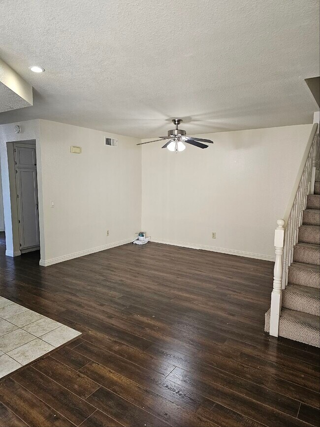 Building Photo - 22976 Estoril Dr