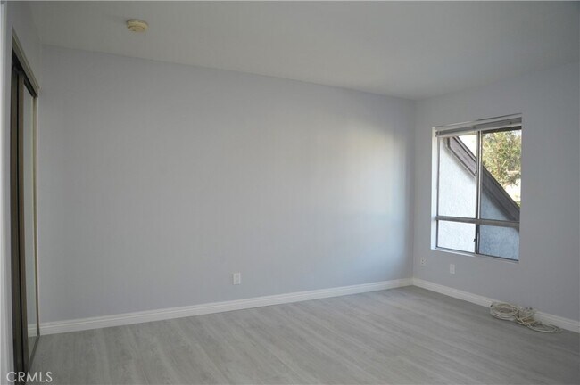 Building Photo - 2337 S Greenwood Pl