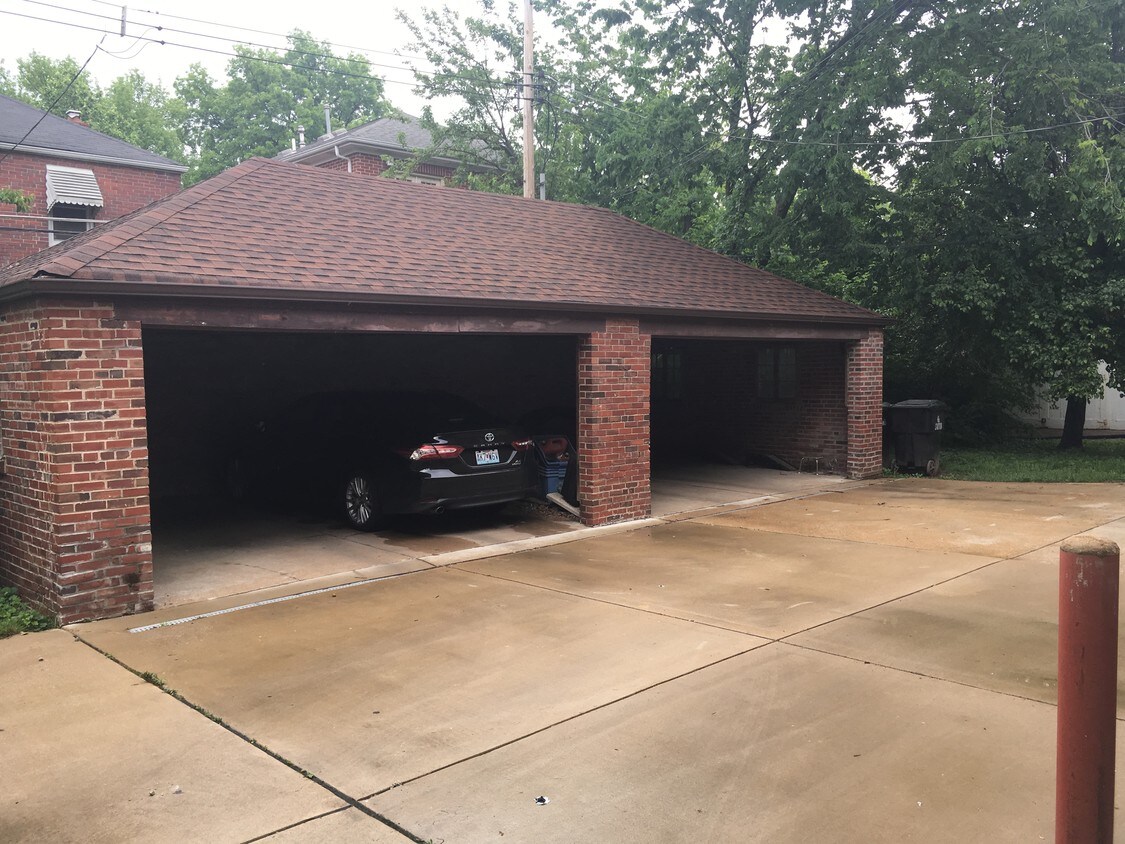 covered parking - 7047 Tulane Ave