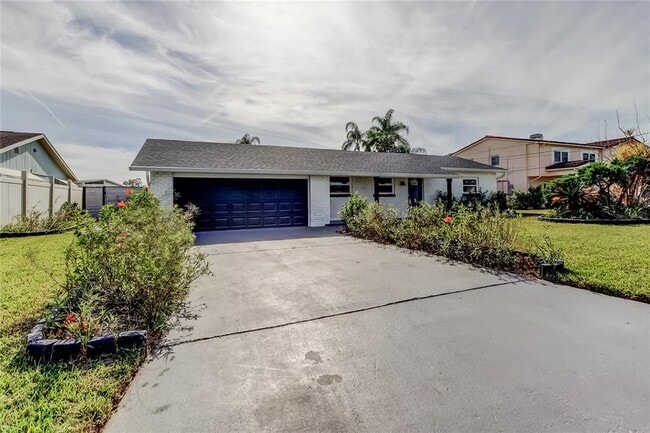 Foto del edificio - 8722 Elmwood Ln