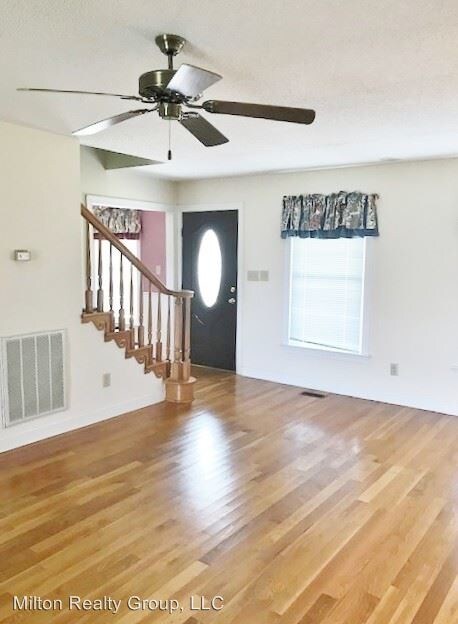 Building Photo - 3 br, 2.5 bath House - 656 CT Thomas Lane