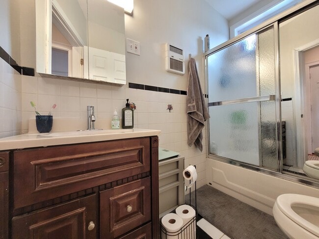 Building Photo - 44 Fenton St