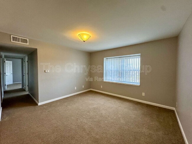 Building Photo - 600 E McKinley Rd