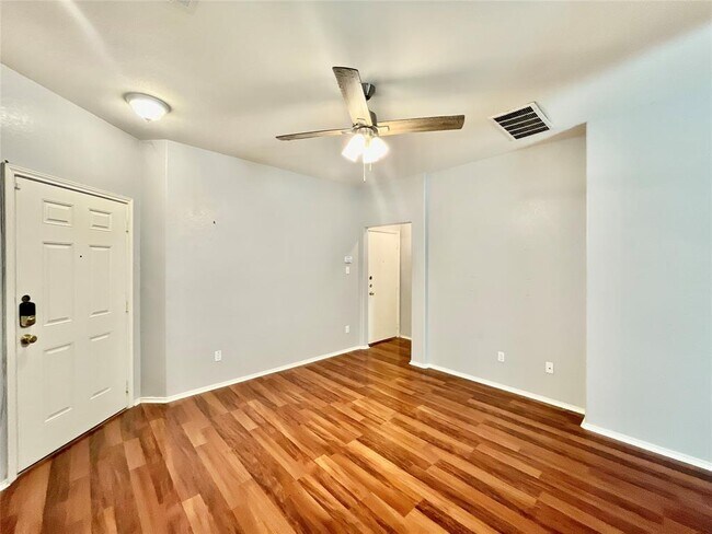 Foto del edificio - 14616 Walt Whitman Trail