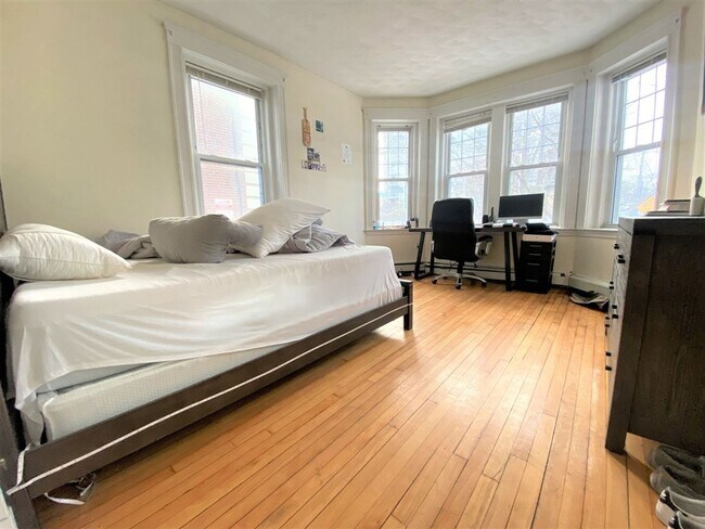 Foto del edificio - 75 Babcock St