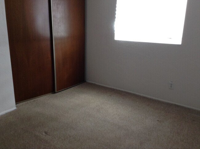 Building Photo - 494 Wilkie St