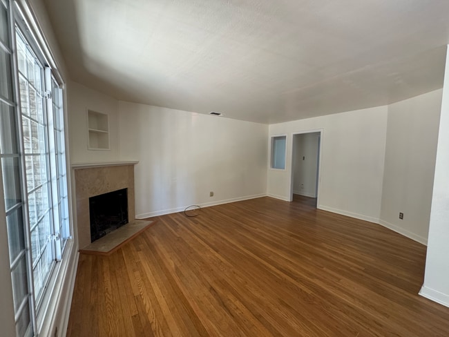 Building Photo - 2600 Andrade Way