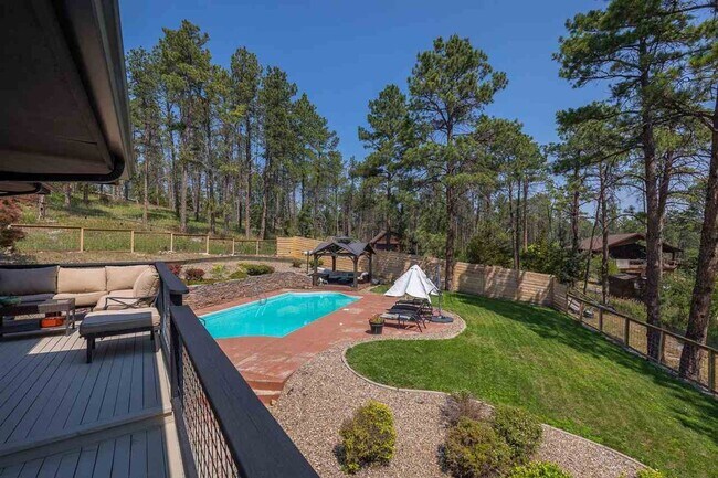 Foto del edificio - Price reduction on this beautiful family home with the best views in the city!  $3950/mo!!
