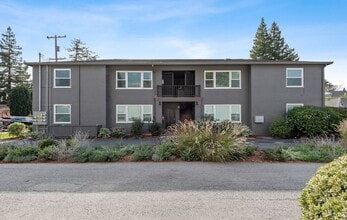Building Photo - 934 Oak Ln