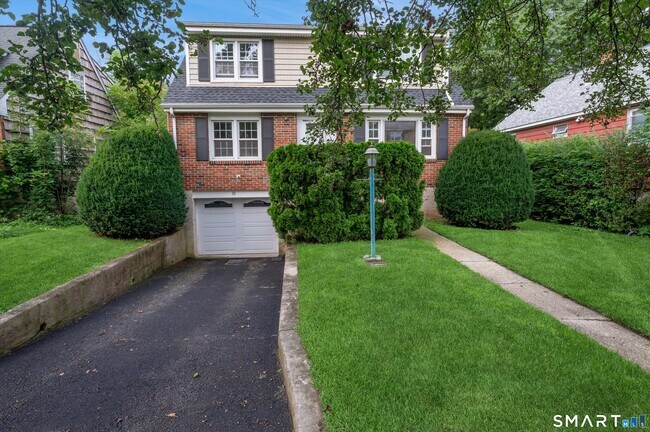 Foto del edificio - 32 Hollow Wood Ln