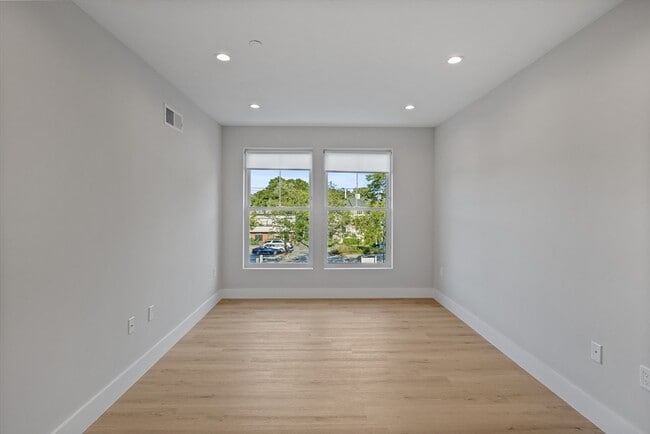 Building Photo - 186 Bedford St