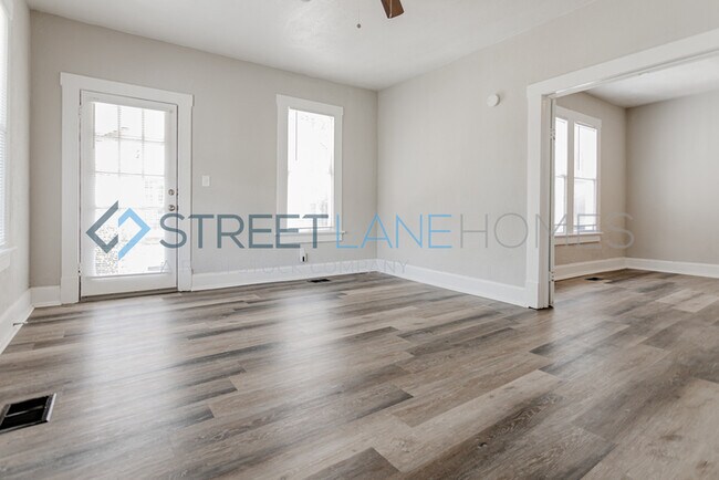 Foto del edificio - SIGN LEASE BY 2/28 AND GET $250 OFF FIRST ...