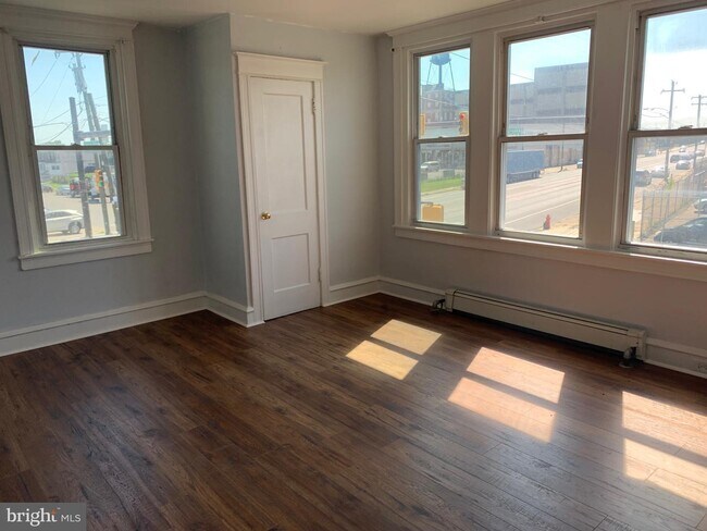 Building Photo - 3871 L St