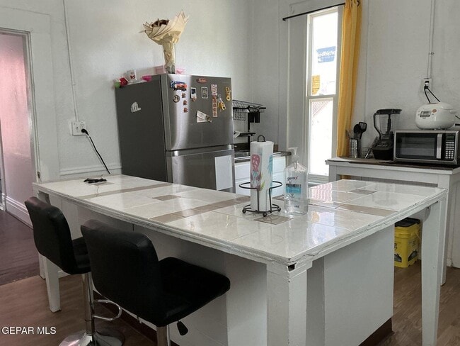 Building Photo - 308 Hills St