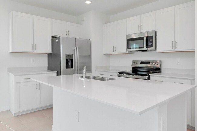 Foto del edificio - Brand-New 3BR/2.5BA Townhome in Lakewood Ranch — Internet, Trash & Lawn Care Included