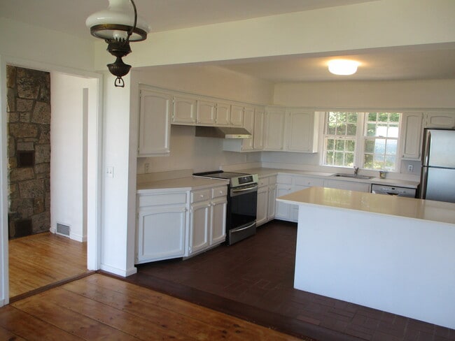 Building Photo - 49 Milina Dr