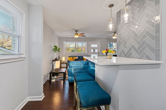 Foto del edificio - 114 Dahlia Ave NW
