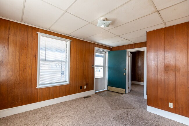 Building Photo - 1307 S Lewis St