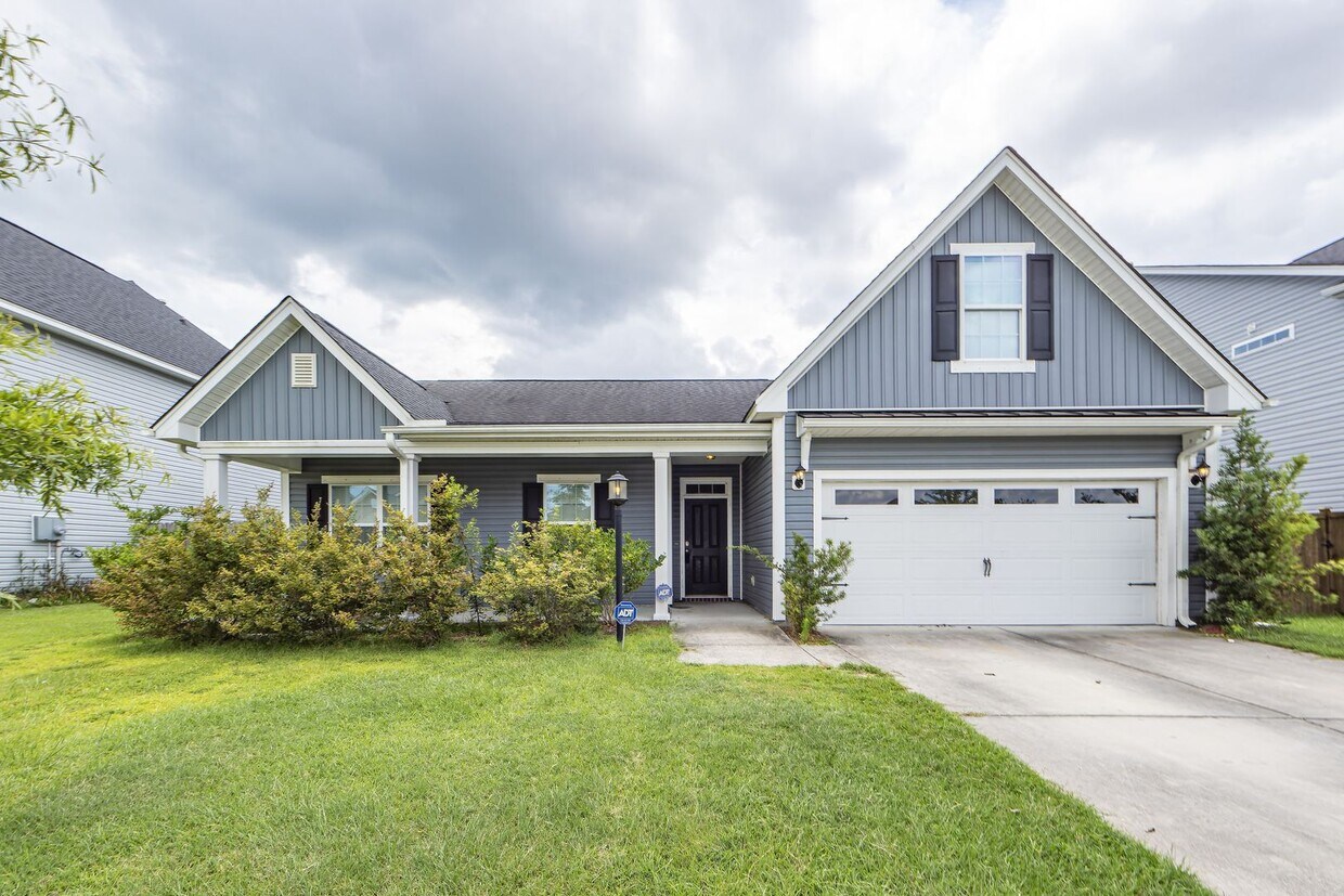 Primary Photo - 4 Bedroom 3 Bath Home in Baker Plantation ...