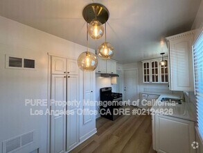 Building Photo - 625 W 23rd St