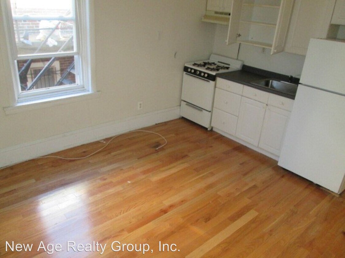 Building Photo - 4325 Sansom St