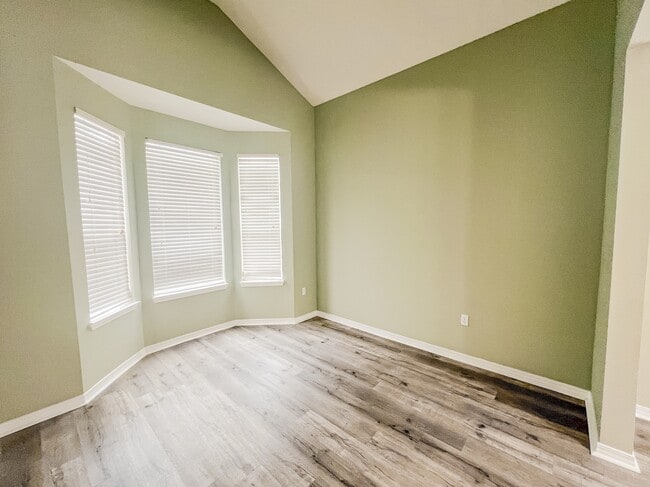 Building Photo - 122 Peoria Blvd