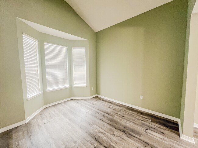 Foto del edificio - 122 Peoria Blvd