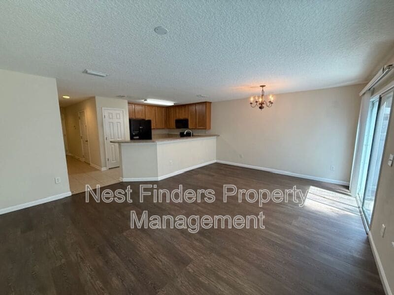 Primary Photo - 808 S Black Cherry Dr