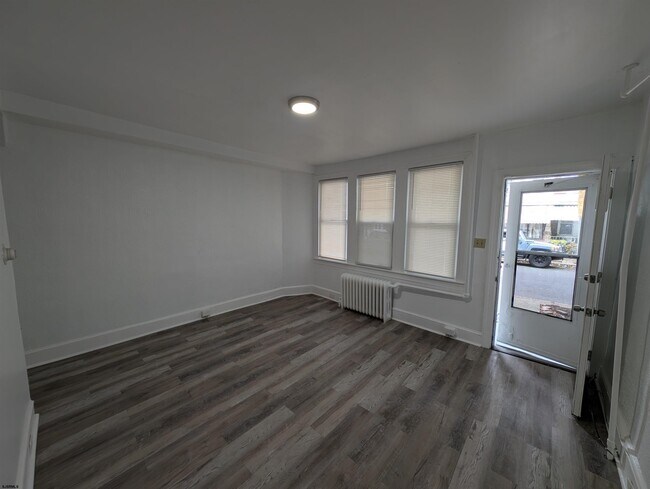 Foto del edificio - 1056 N Ohio Ave