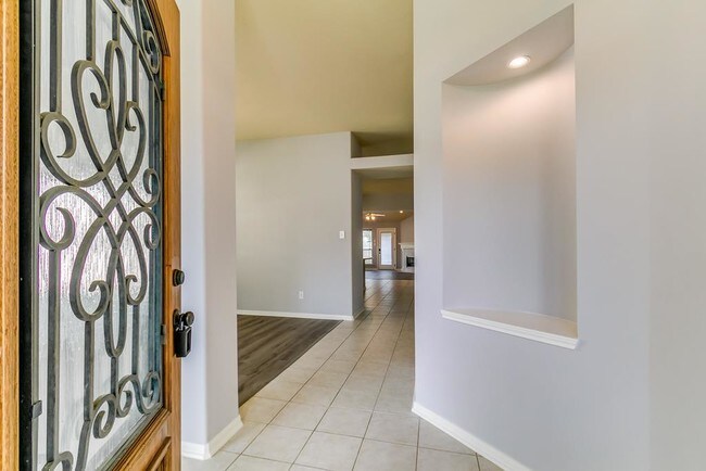 Building Photo - 16802 Village View Trail
